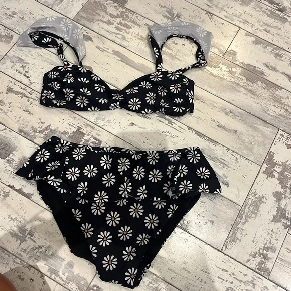 Beach Riot Daisy Swim Bottom M and Top S - Picture 5 of 5